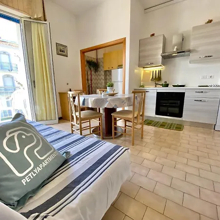 Petlyapartments * بيلاريا-إيجيا مارينا